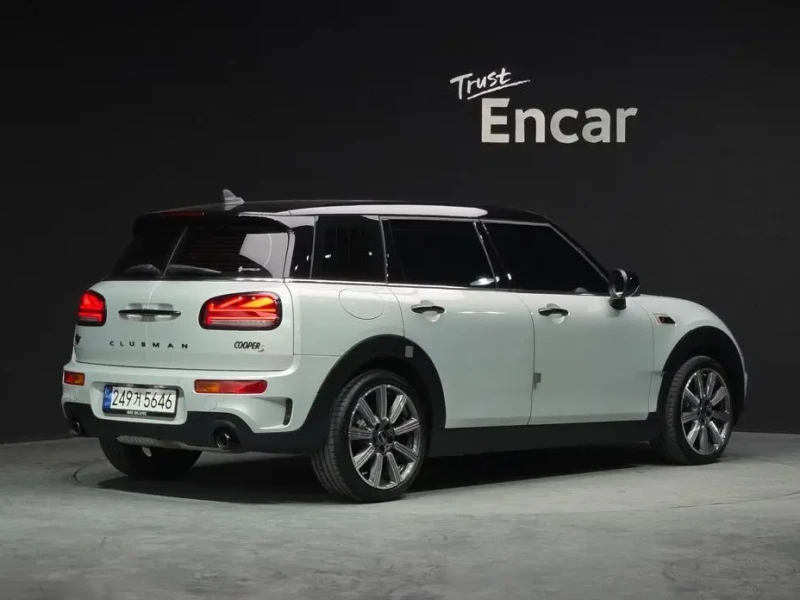 2022 Mini Clubman с пробегом 24 073 км