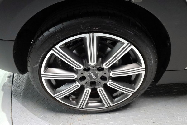 2022 Mini Clubman с пробегом 24 073 км