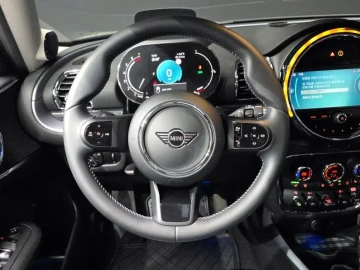2022 Mini Clubman с пробегом 24 073 км