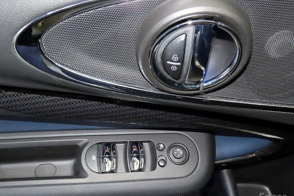 2022 Mini Clubman с пробегом 40 107 км