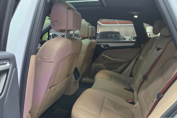 2022 Porsche Macan с пробегом 39 800 км