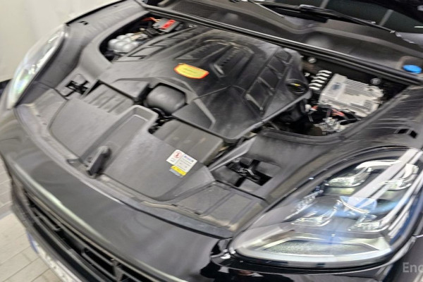 2023 Porsche Cayenne с пробегом 23 940 км