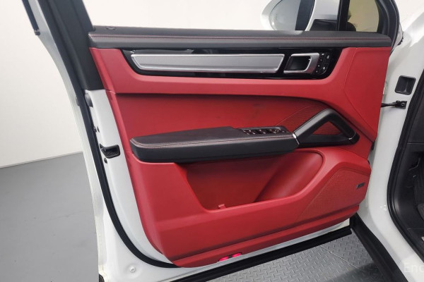2023 Porsche Cayenne с пробегом 54 579 км