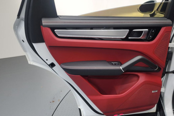 2023 Porsche Cayenne с пробегом 54 579 км