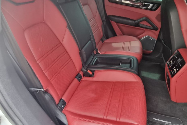 2023 Porsche Cayenne с пробегом 24 000 км