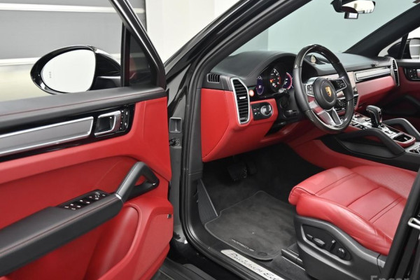 2023 Porsche Cayenne с пробегом 23 000 км