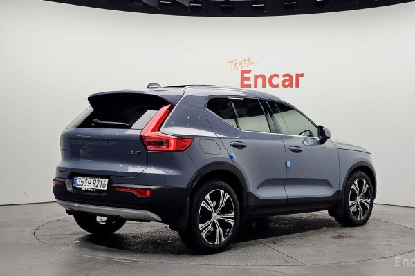 2022 Volvo XC40 с пробегом 75 519 км
