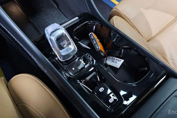 2022 Volvo XC40 с пробегом 75 519 км