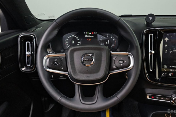 2022 Volvo XC40 с пробегом 75 519 км