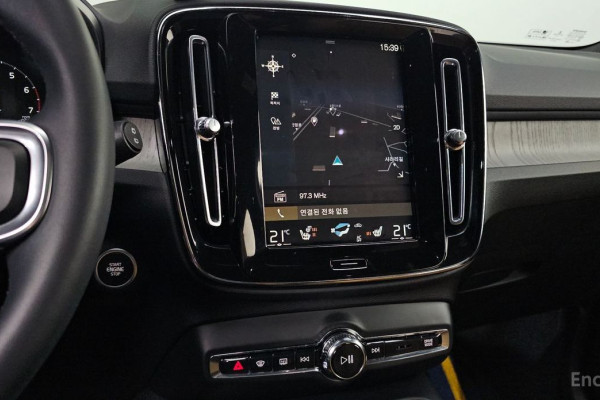 2022 Volvo XC40 с пробегом 75 519 км