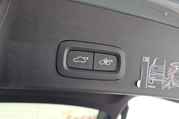 2022 Volvo XC40 с пробегом 75 519 км