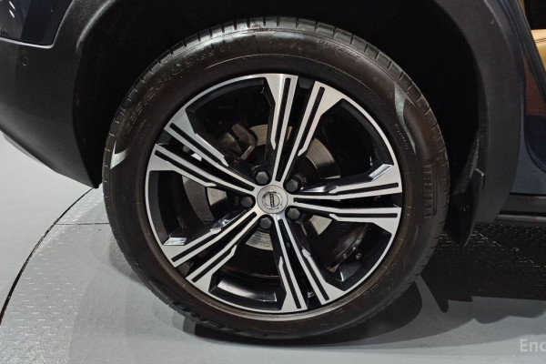 2021 Volvo XC40 с пробегом 41 388 км