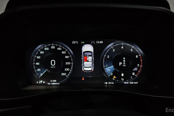 2021 Volvo XC40 с пробегом 41 388 км