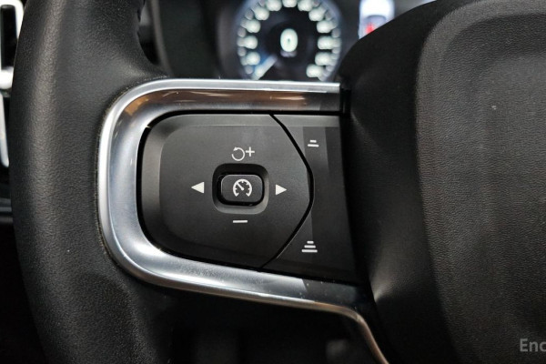 2021 Volvo XC40 с пробегом 41 388 км