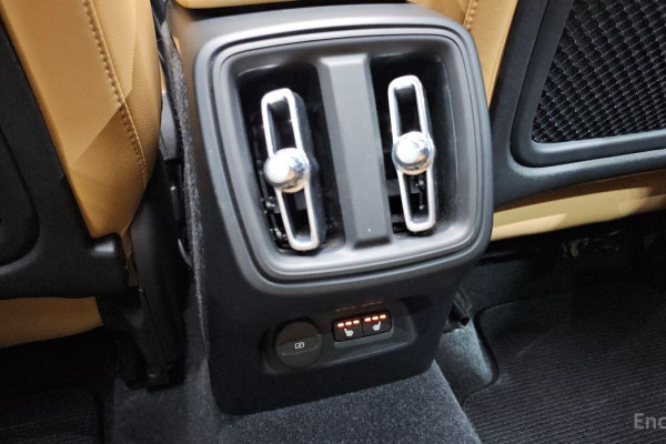 2021 Volvo XC40 с пробегом 41 388 км