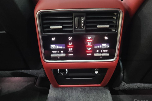 2023 Porsche Cayenne с пробегом 32 000 км