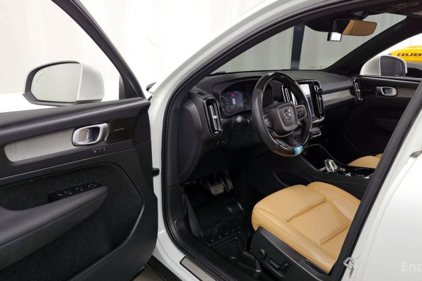 2021 Volvo XC40 с пробегом 73 855 км