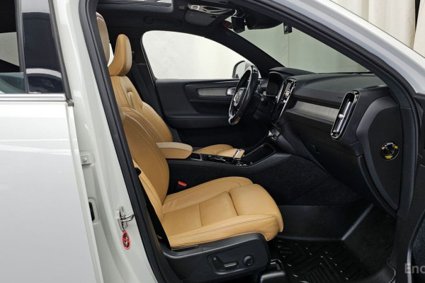 2021 Volvo XC40 с пробегом 73 855 км