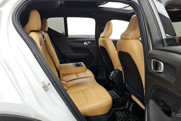 2021 Volvo XC40 с пробегом 73 855 км