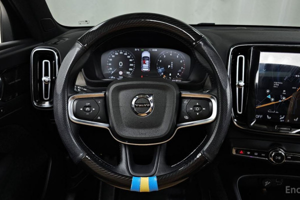 2021 Volvo XC40 с пробегом 73 855 км