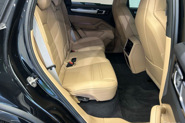 2023 Porsche Cayenne с пробегом 11 080 км