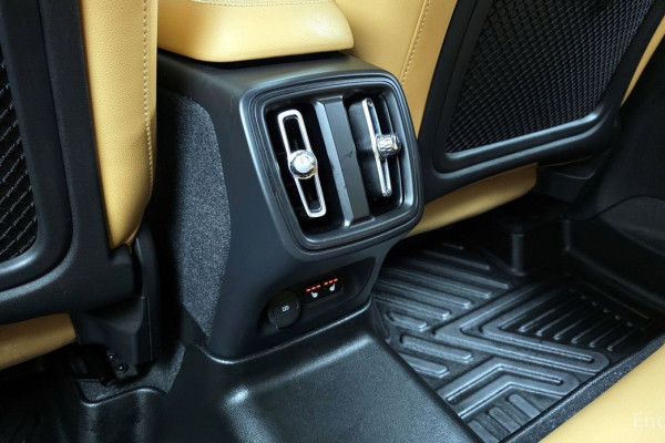 2021 Volvo XC40 с пробегом 73 855 км