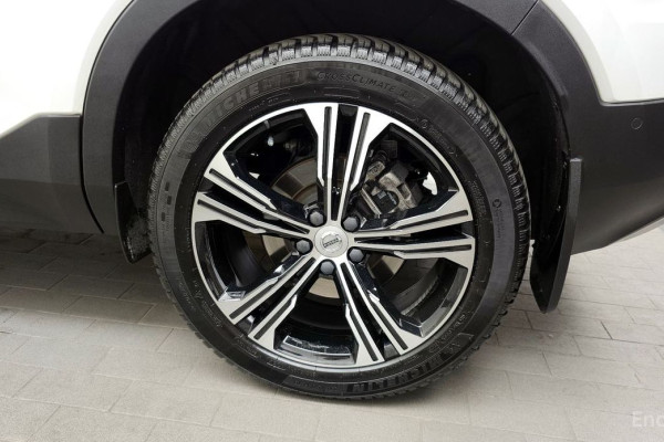 2021 Volvo XC40 с пробегом 73 855 км