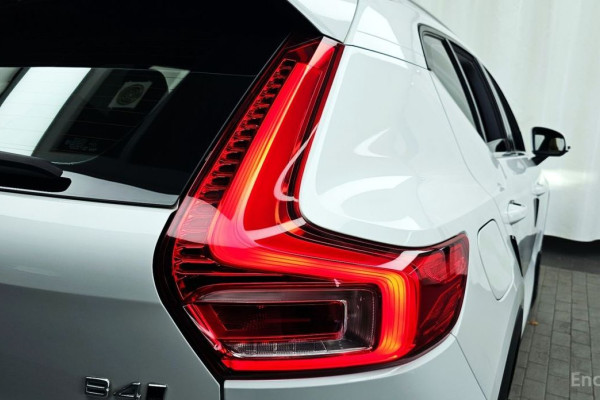 2021 Volvo XC40 с пробегом 73 855 км