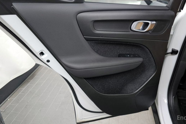 2021 Volvo XC40 с пробегом 73 855 км