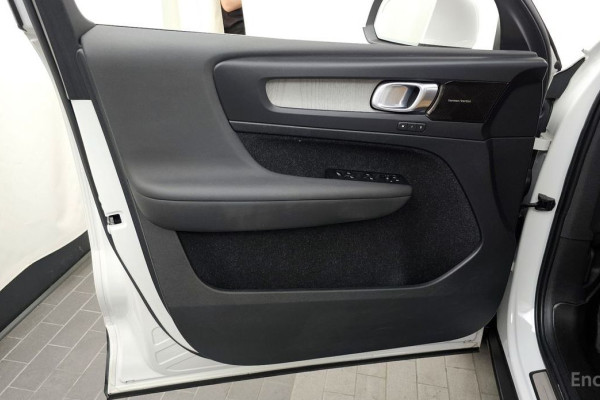 2021 Volvo XC40 с пробегом 73 855 км