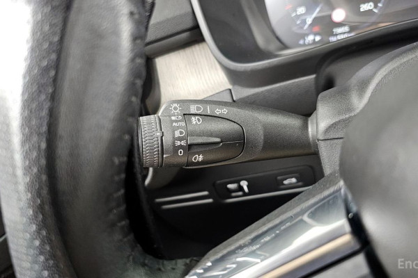 2021 Volvo XC40 с пробегом 73 855 км