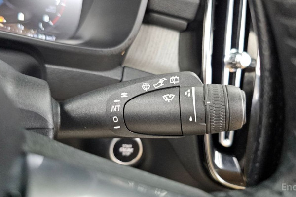 2021 Volvo XC40 с пробегом 73 855 км