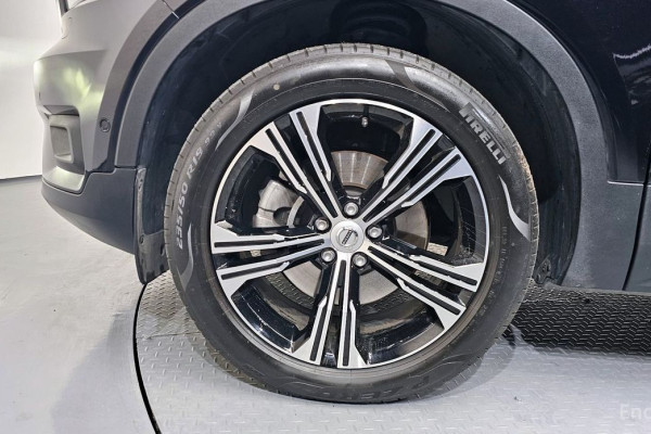 2021 Volvo XC40 с пробегом 38 236 км