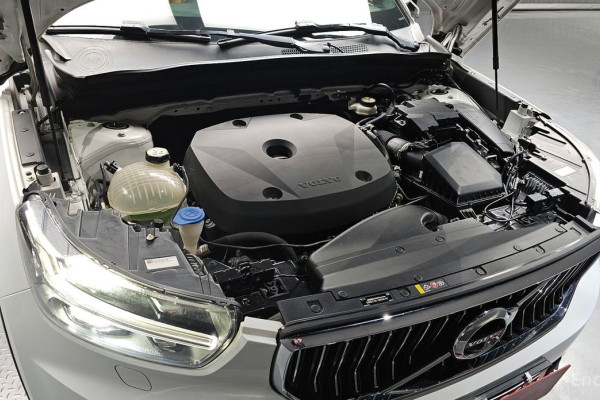 2020 Volvo XC40 с пробегом 78 175 км