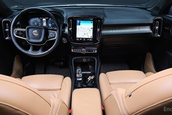 2020 Volvo XC40 с пробегом 78 175 км
