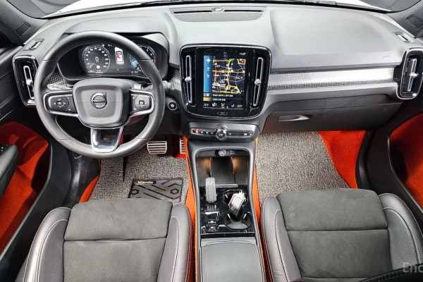 2020 Volvo XC40 с пробегом 31 190 км