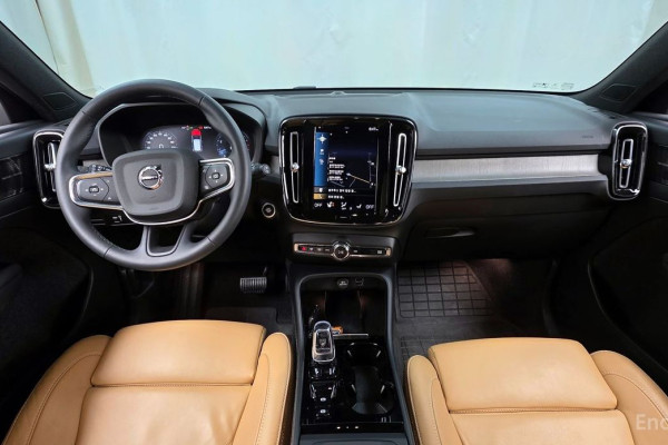 2022 Volvo XC40 с пробегом 31 720 км