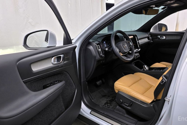 2022 Volvo XC40 с пробегом 31 720 км