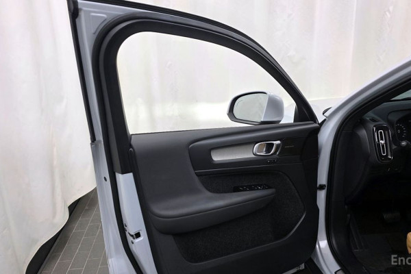 2022 Volvo XC40 с пробегом 31 720 км