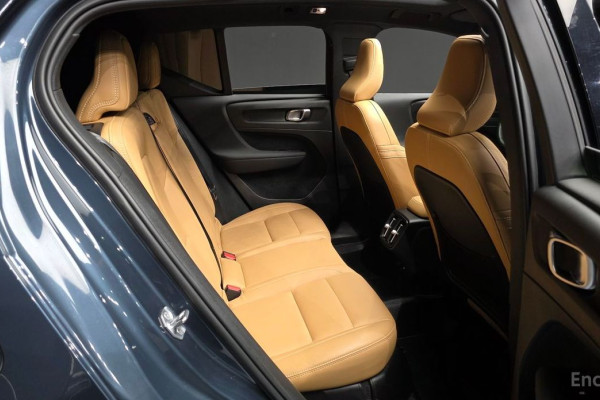 2021 Volvo XC40 с пробегом 63 855 км