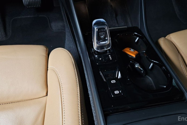 2021 Volvo XC40 с пробегом 25 669 км