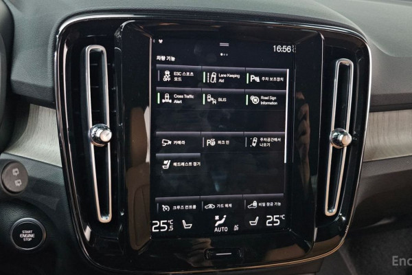 2021 Volvo XC40 с пробегом 25 669 км