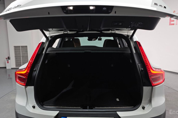 2021 Volvo XC40 с пробегом 25 669 км