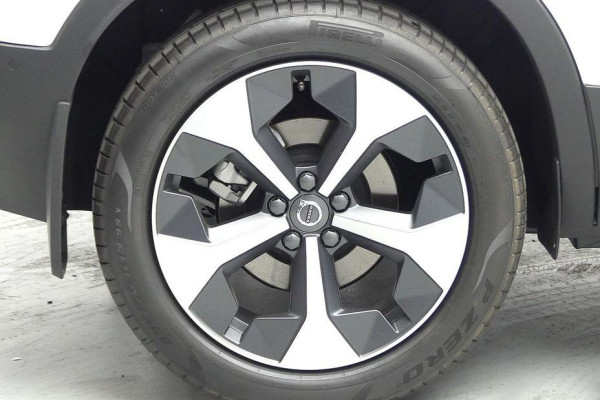 2024 Volvo XC40 с пробегом 1 900 км