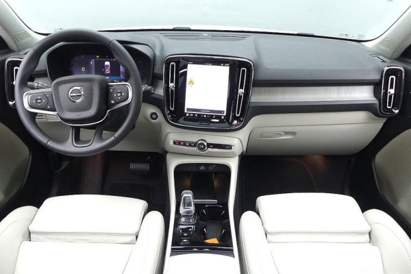 2024 Volvo XC40 с пробегом 1 900 км