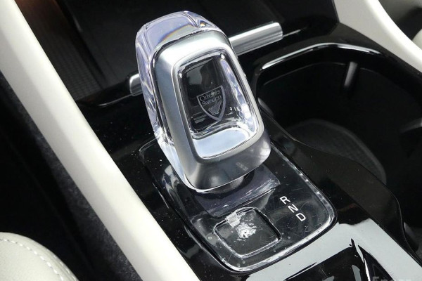 2024 Volvo XC40 с пробегом 1 900 км