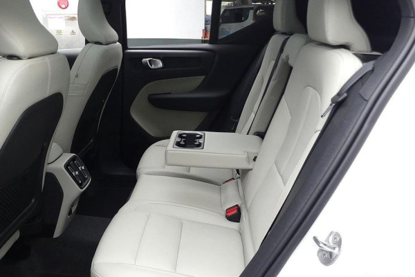 2024 Volvo XC40 с пробегом 1 900 км