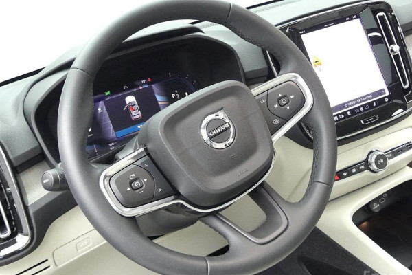 2024 Volvo XC40 с пробегом 1 900 км