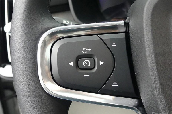 2024 Volvo XC40 с пробегом 1 900 км