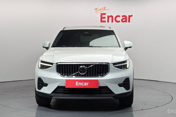 2023 Volvo XC40 с пробегом 72 953 км
